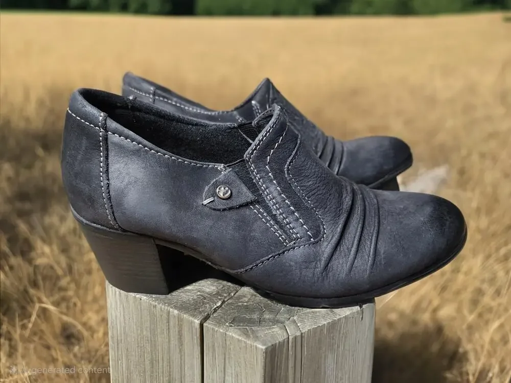 EARTH ORIGINS Women’s 6.5 M Kacie Black Leather Booties Shoes Clogs Slip-On